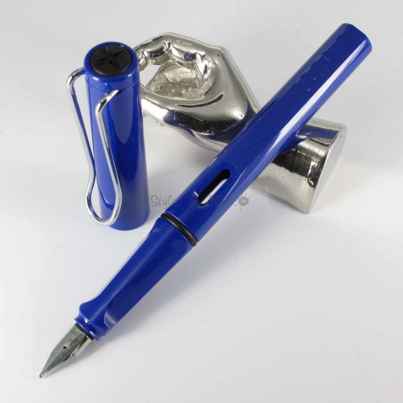 Stylo Plume M LAMY Safari Bleu au meilleur prix sur Stylos En Ligne