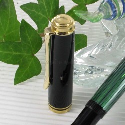 Stylo Plume Moyenne Pelikan® "Souverain 600" Noir/Vert à piston et plume Or 14 K