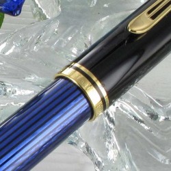 Stylo Plume moyenne Pelikan® "Souverain 800" Noir/Bleu à piston et plume Or 18 K