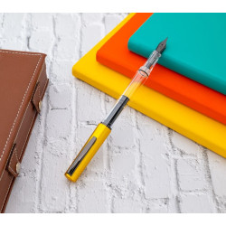 Stylo plume Monteverde USA MP1 Honey Yellow 34203 en mise en scène