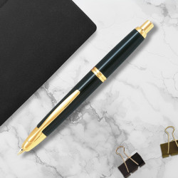 Stylo Plume (M) Capless® Noir Laqué & Doré – Pilot®