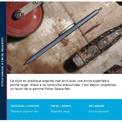 Fisher Space Pen argenté sur table
