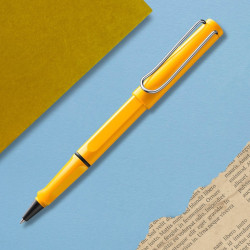LAMY Safari jaune – stylo roller jaune en situation