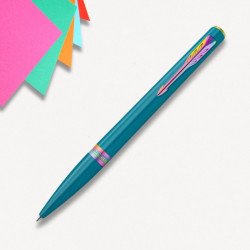 stylo bille Parker Meridian turquoise, photo d’ambiance.