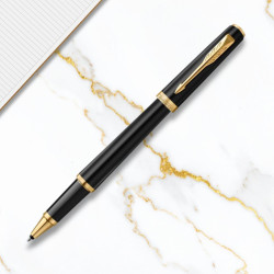 Parker Meridian noir et doré – mise en scène